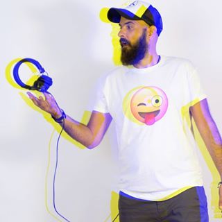 #playing #yellow #nk #nikoskaloudiscom #luckyyear #lucky #musik #photoshoot